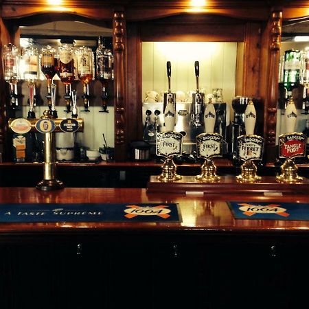 The Swan Inn สเตอร์มินสเตอร์ นิวตัน ภายนอก รูปภาพ