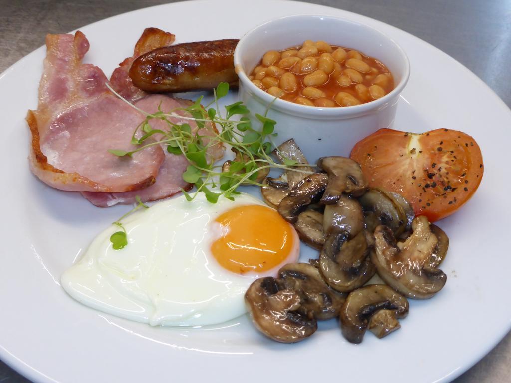 The Swan Inn สเตอร์มินสเตอร์ นิวตัน ภายนอก รูปภาพ
