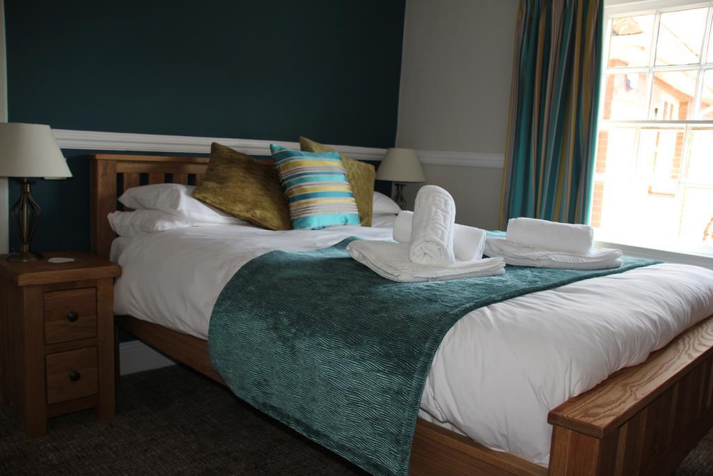 The Swan Inn สเตอร์มินสเตอร์ นิวตัน ภายนอก รูปภาพ