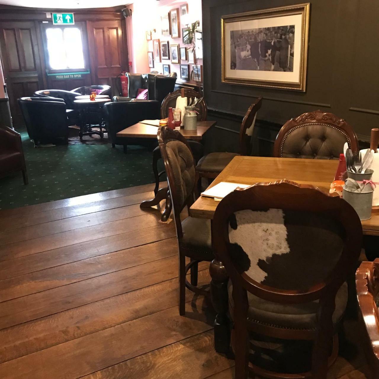 The Swan Inn สเตอร์มินสเตอร์ นิวตัน ภายนอก รูปภาพ