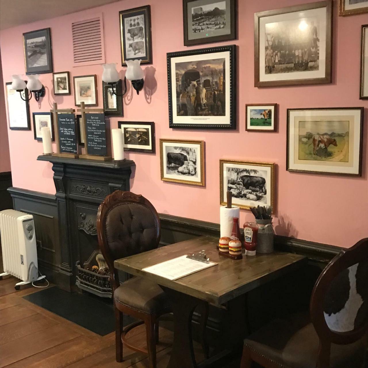 The Swan Inn สเตอร์มินสเตอร์ นิวตัน ภายนอก รูปภาพ